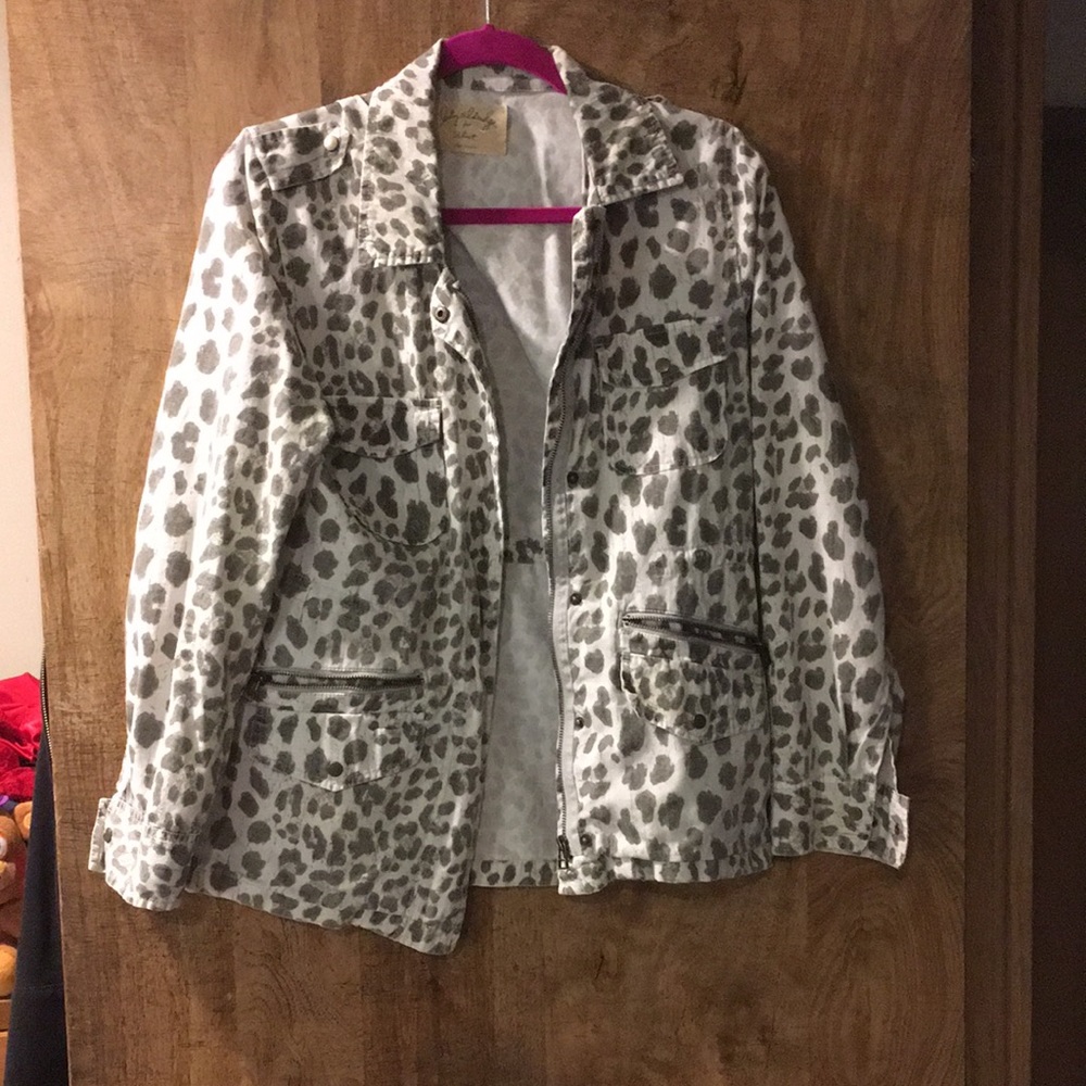 Velvet by graham and Spencer lily aldridge leopard print jacket size small